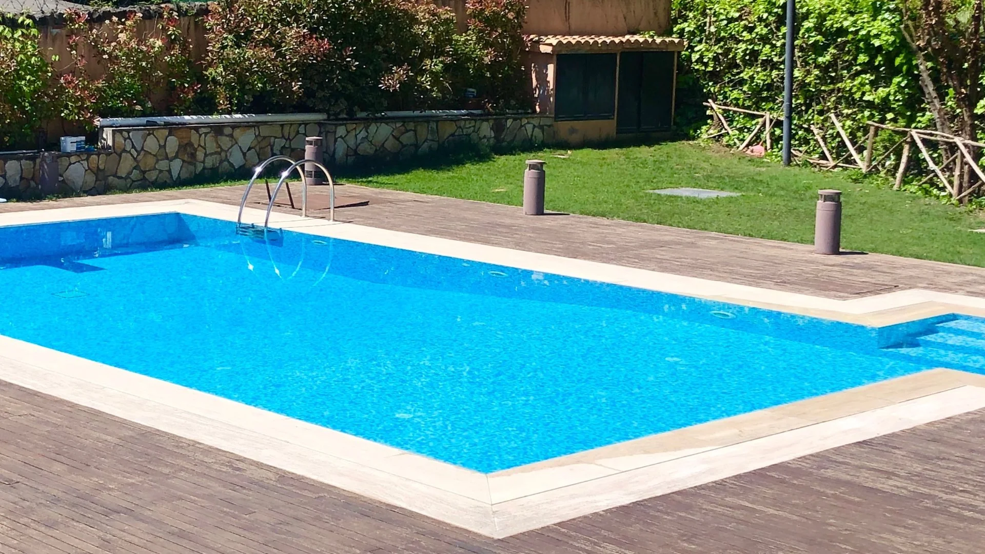 Freshwater vs Saltwater Pools - Which Is Better?