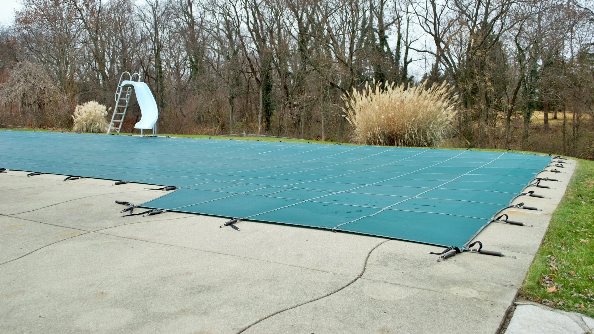 When Should You Close Your Pool for the Winter?