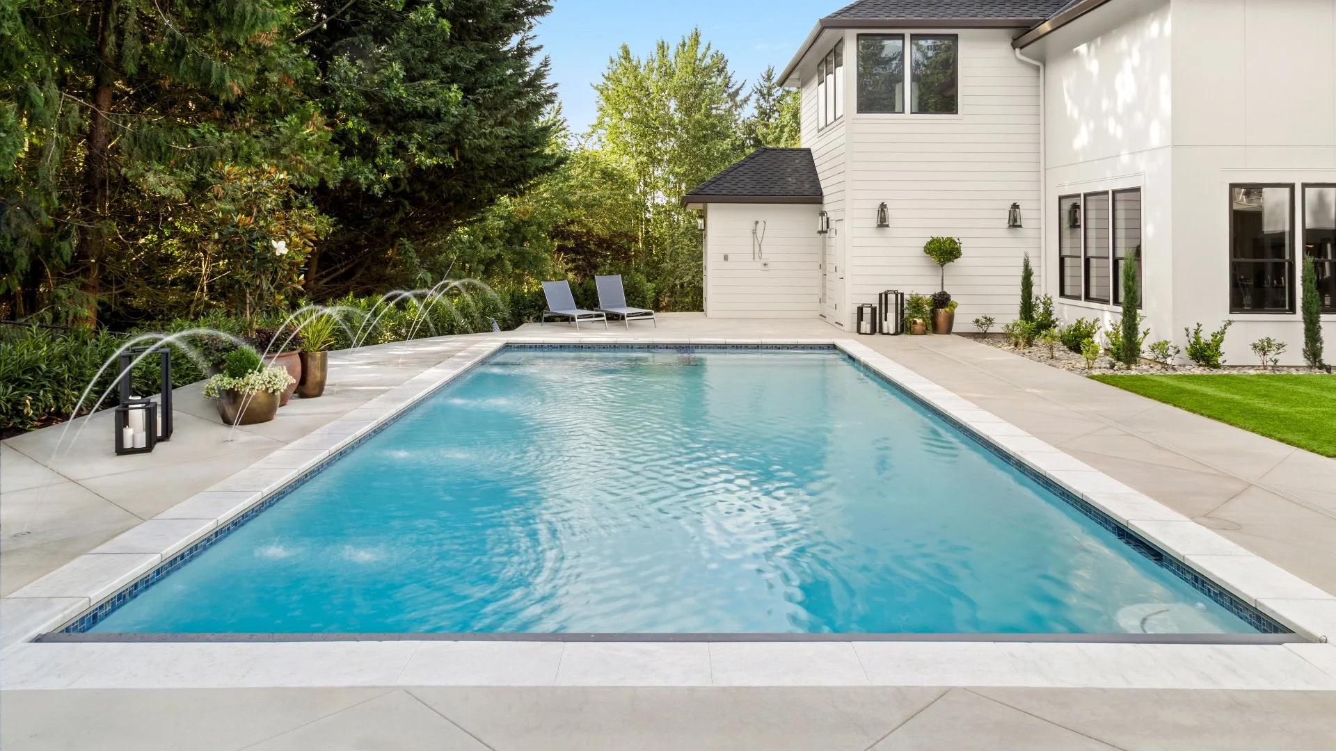 Pros & Cons of Gunite Pools